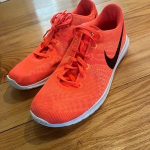 Nike women’s sneaker